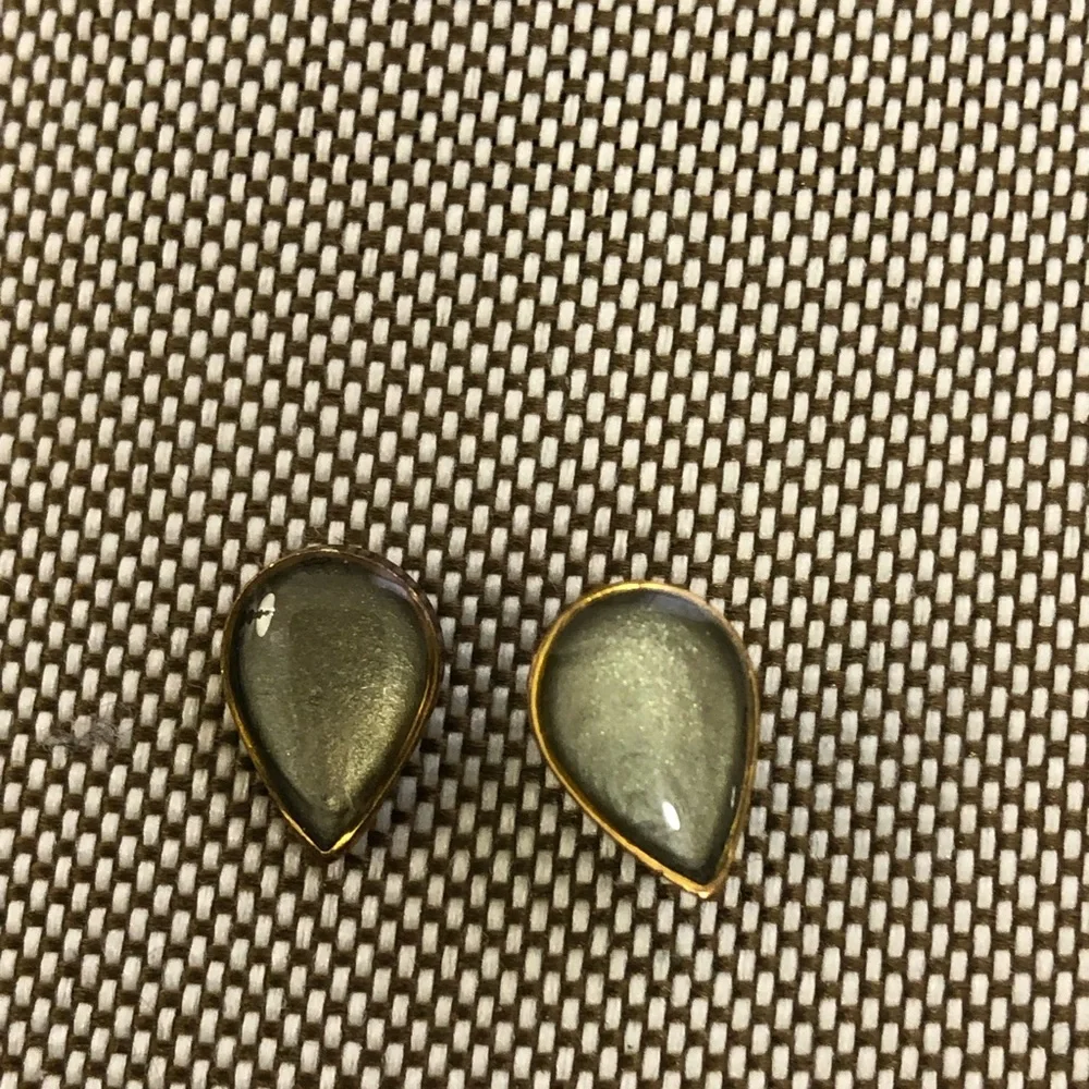 Post Earrings Light Green Gold Tone
